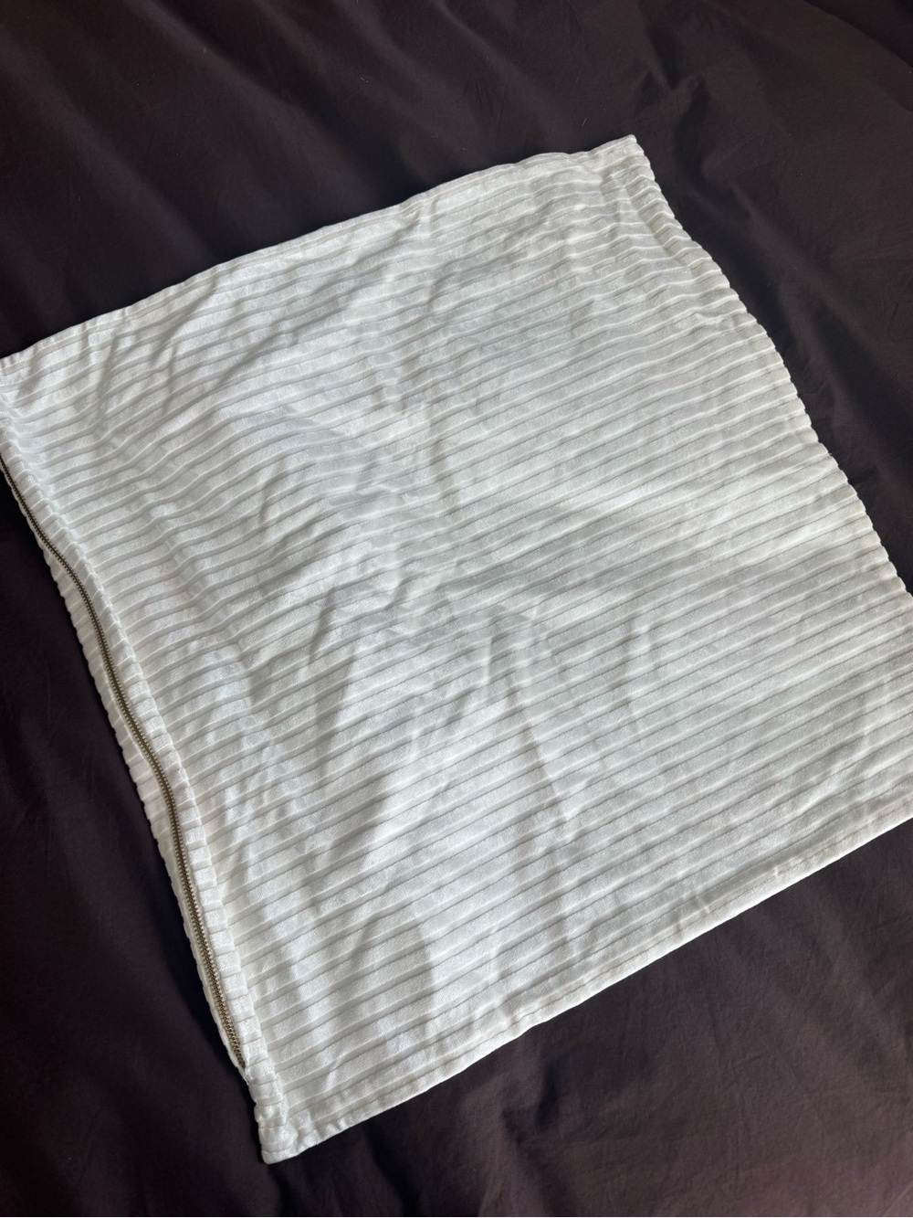 ANTHROPOLOGIE Fiora Pillow Cream Ribbed Velvet Rich Gold Metal Zipper 22x22 NWOT